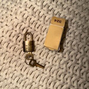 Louis Vuitton 324 Lock